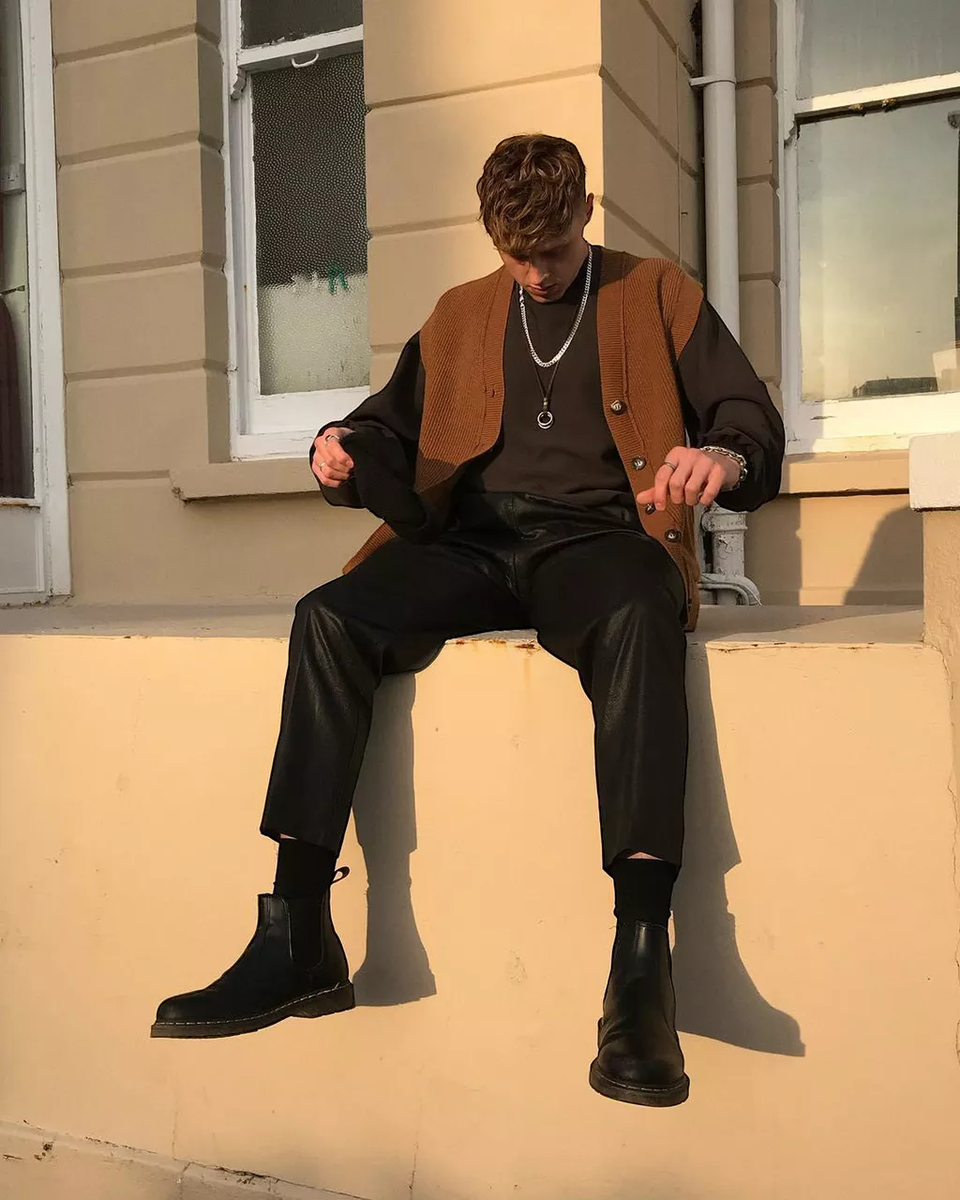 STIVALETTI CHELSEA DI PELLE 2976 CON CUCITURE GIALLE SMOOTH-Dr. Martens-Stivali-Vittorio Citro Boutique