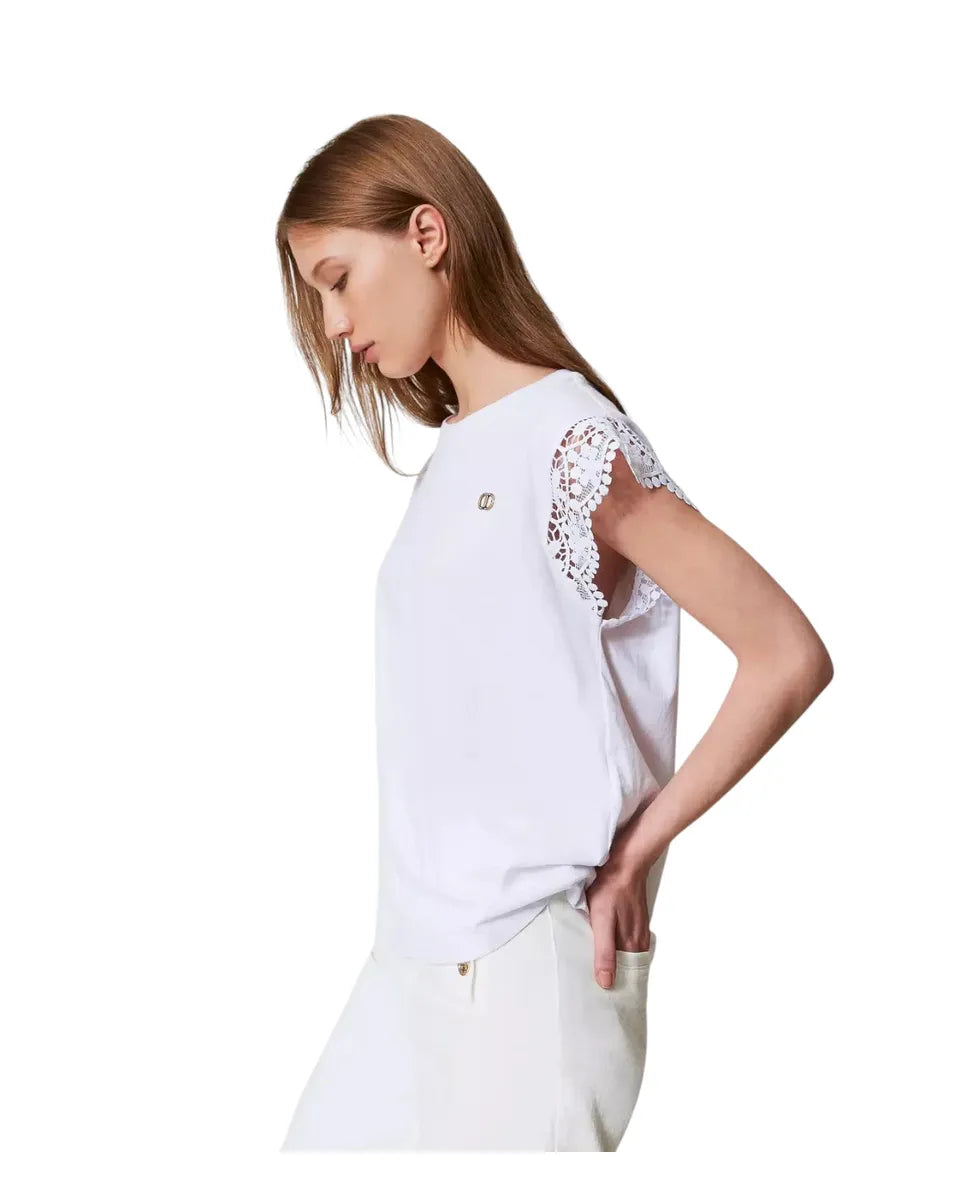 T-shirt in cotone con maniche ad aletta in pizzo-Twinset-Pantaloni-Vittorio Citro Boutique