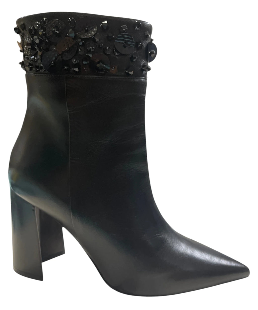 Bottines noires en cuir avec talon large et détail bijou