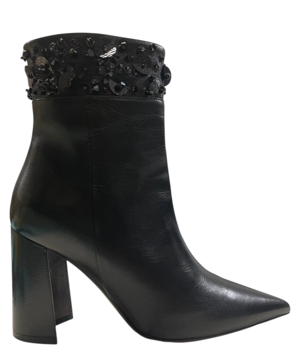 Bottines noires en cuir avec talon large et détail bijou