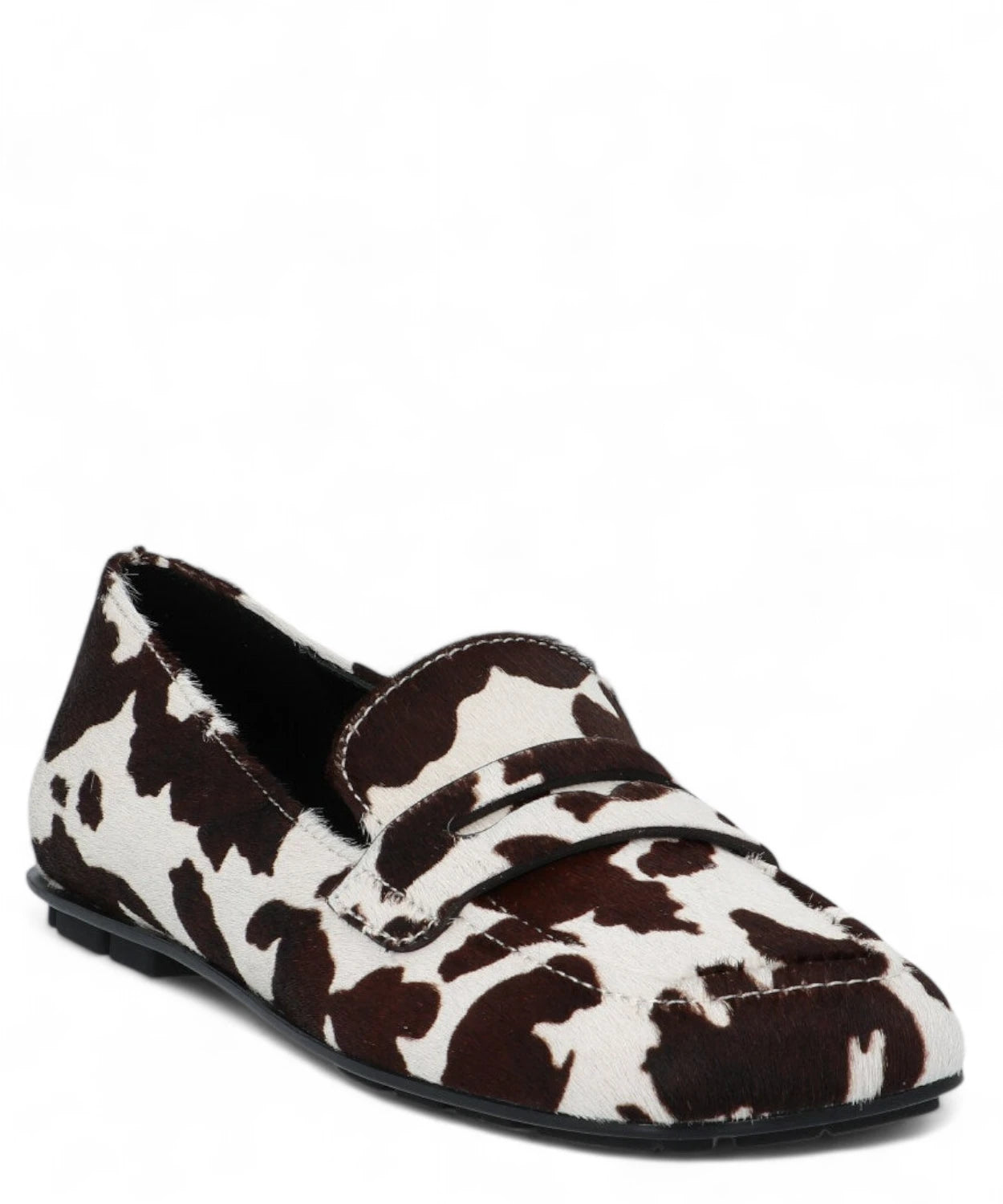 Mocassino in cavallino Baer Lof con stampa mucca, vista angolare frontale, tomaia morbida e stile moderno per donna.