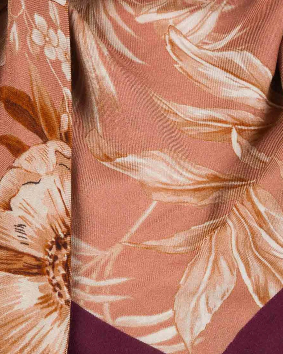 Kefiah in Viscosa con Stampa Floreale e Bordo a Contrasto-Twinset-Sciarpe & stole-Vittorio Citro Boutique