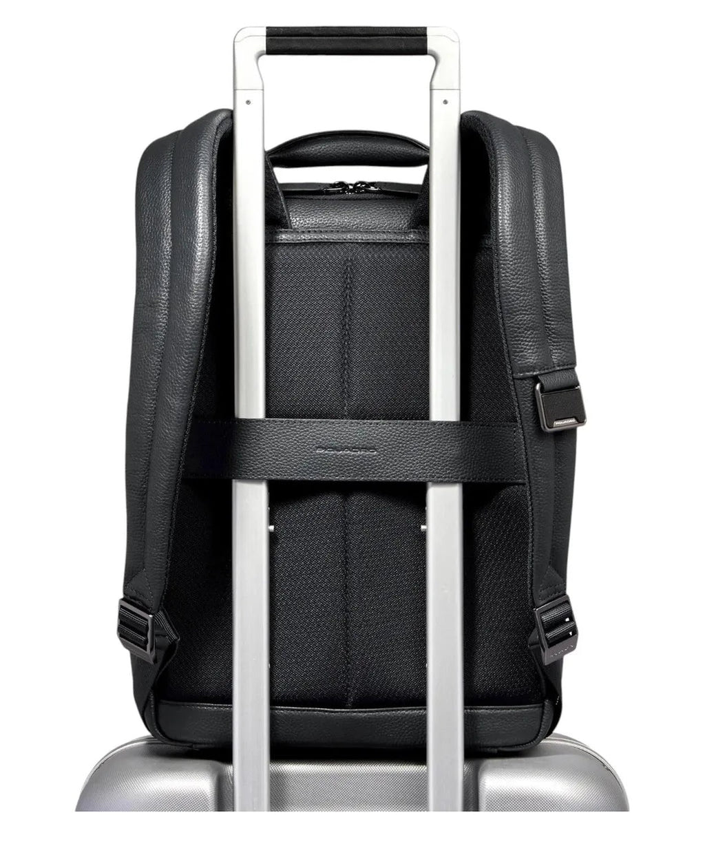 Zaino Uomo Porta PC 14" in Pelle con Protezione RFID e Cavo Antifurto-Piquadro-Zaini-Vittorio Citro Boutique