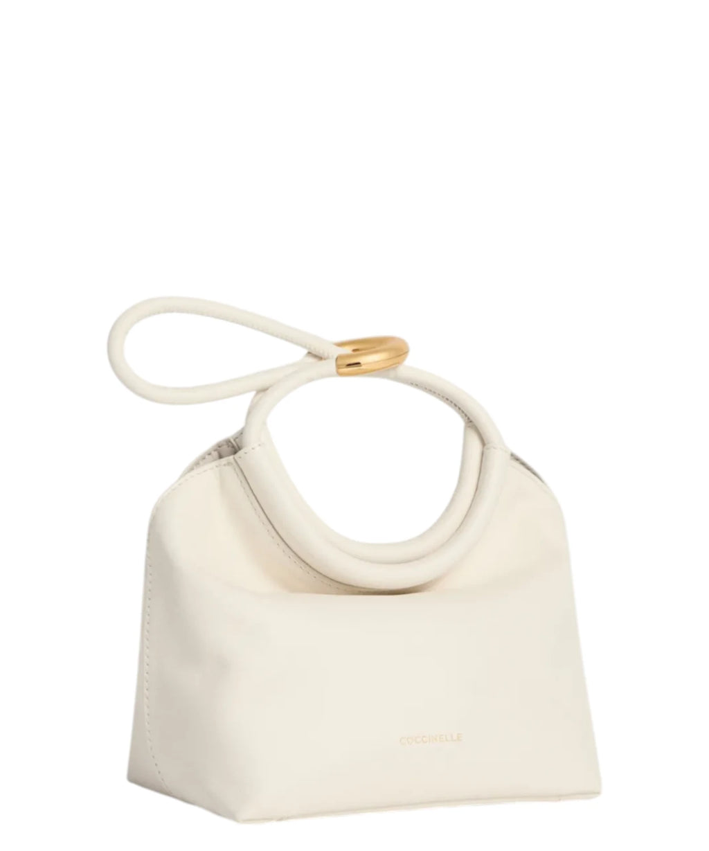 Coccinelle Finn Pouch Small en cuir lisse avec fermeture magnétique