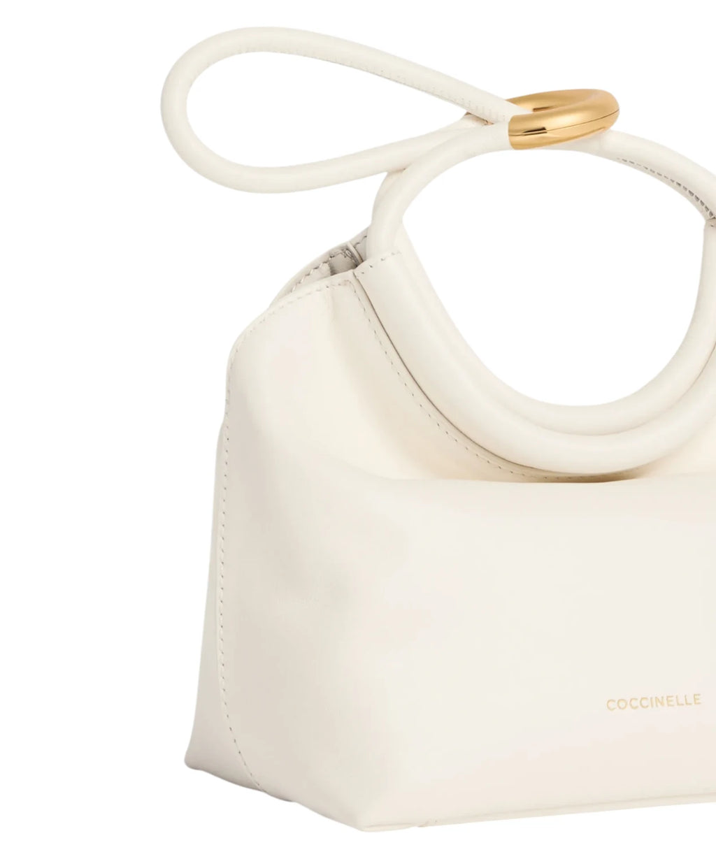 Coccinelle Finn Pouch Small en cuir lisse avec fermeture magnétique
