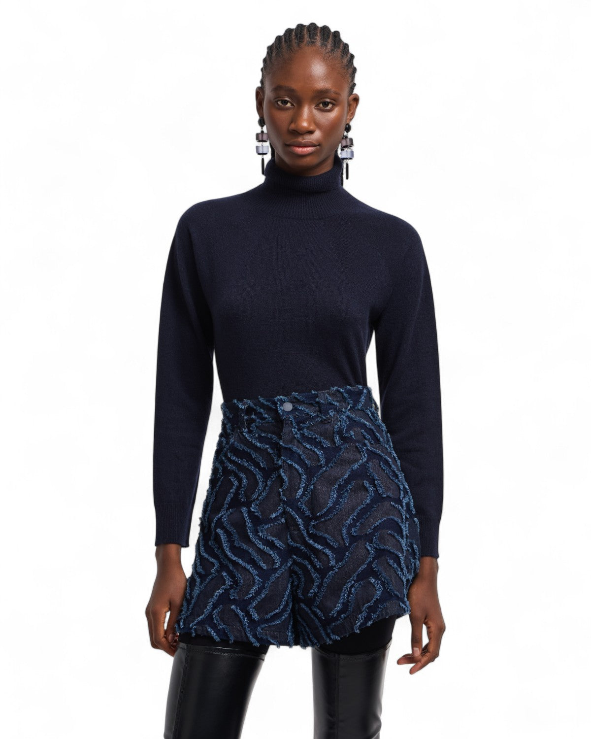 Shorts in denim jacquard con motivo a rilievo sfrangiato-Emporio Armani-Shorts-Vittorio Citro Boutique