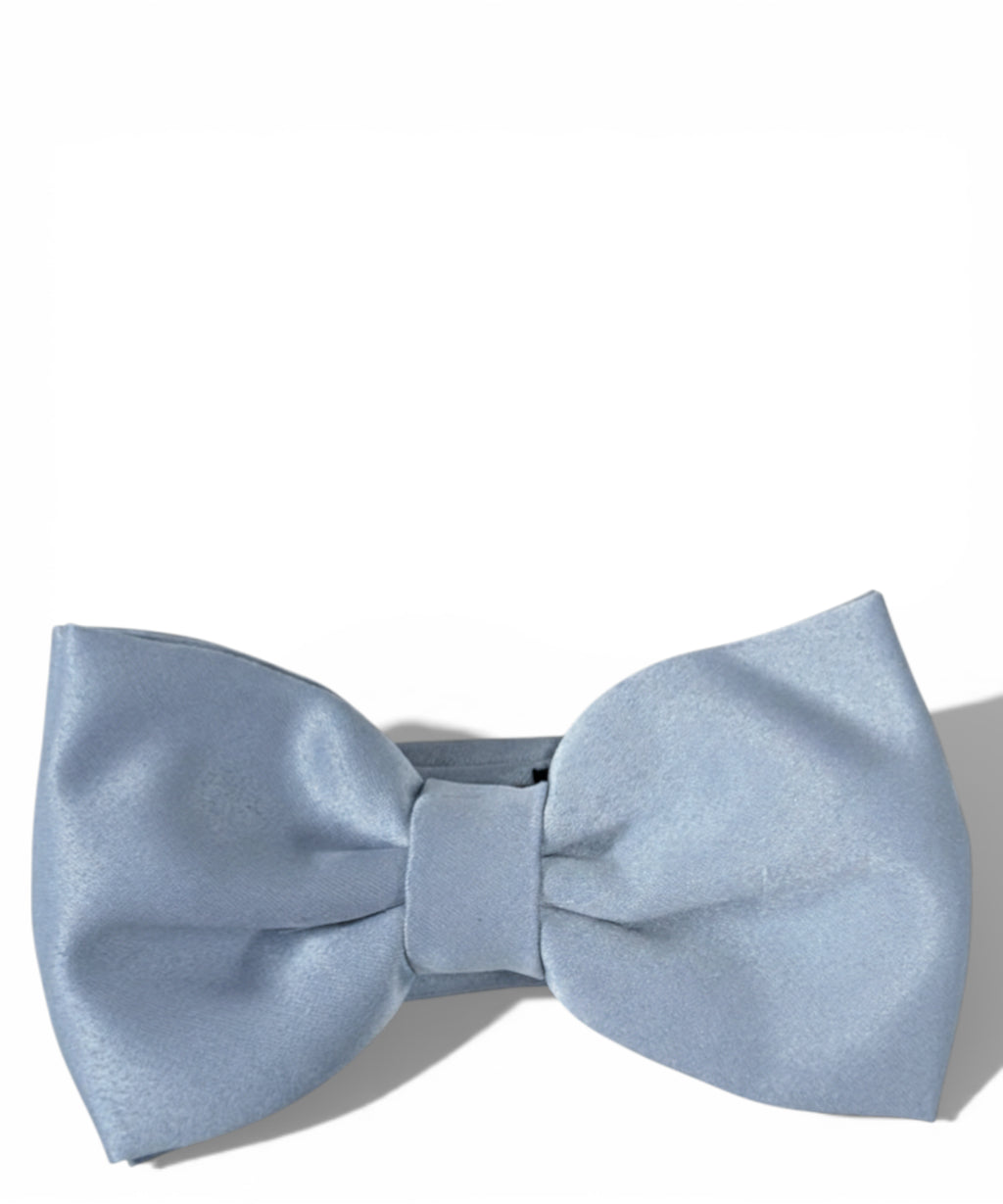 Papillon en satin bleu ciel classique réglable pour occasions élégantes