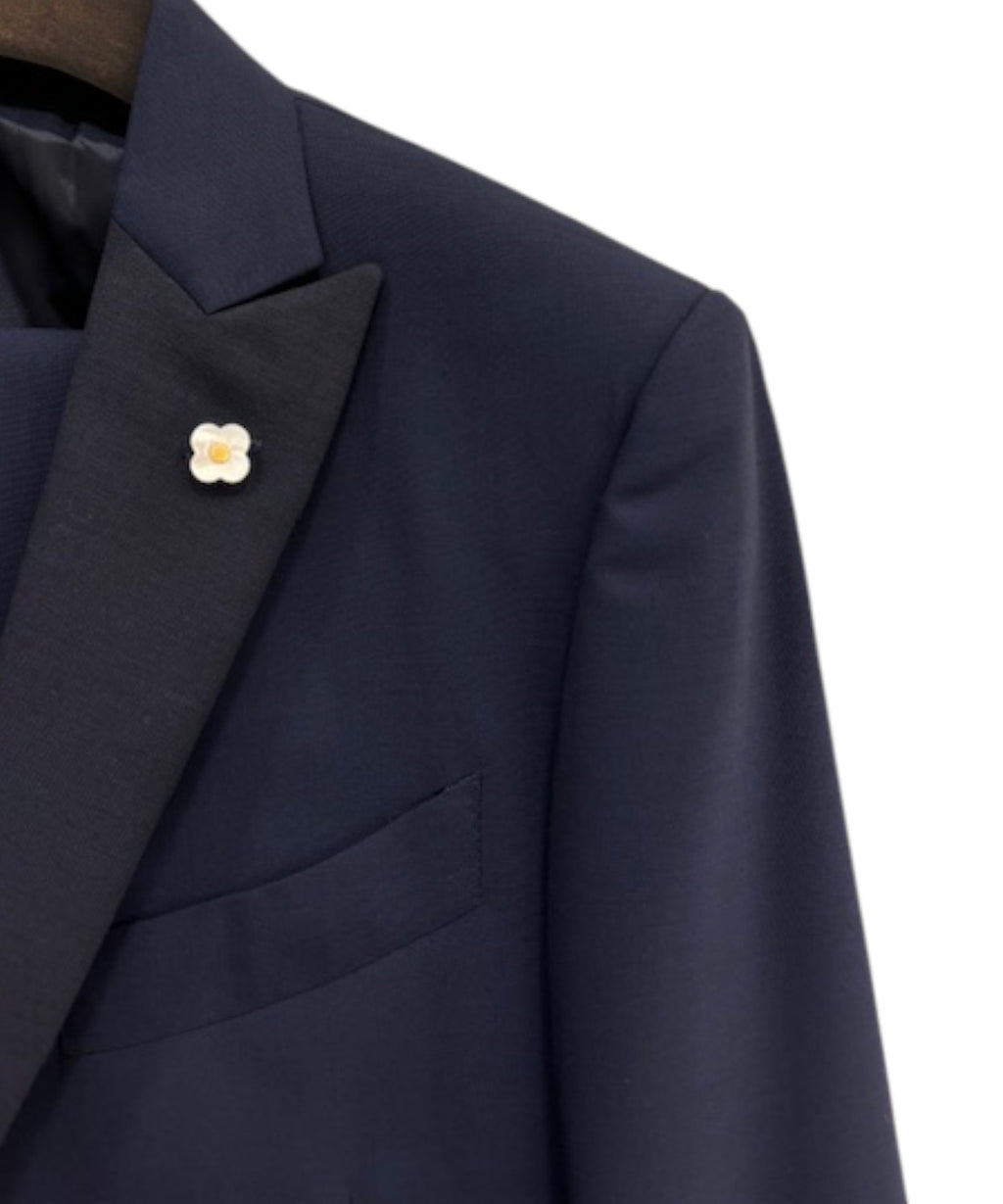 Abito Lardini uomo con rever in raso e tasche a filetto