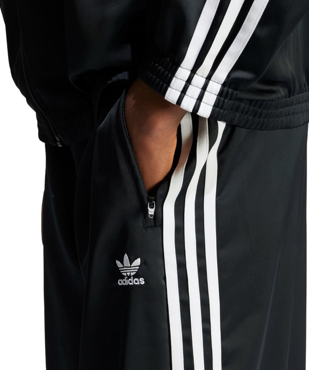 Pantalon de survêtement adidas en satin, coupe large, pour un look moderne