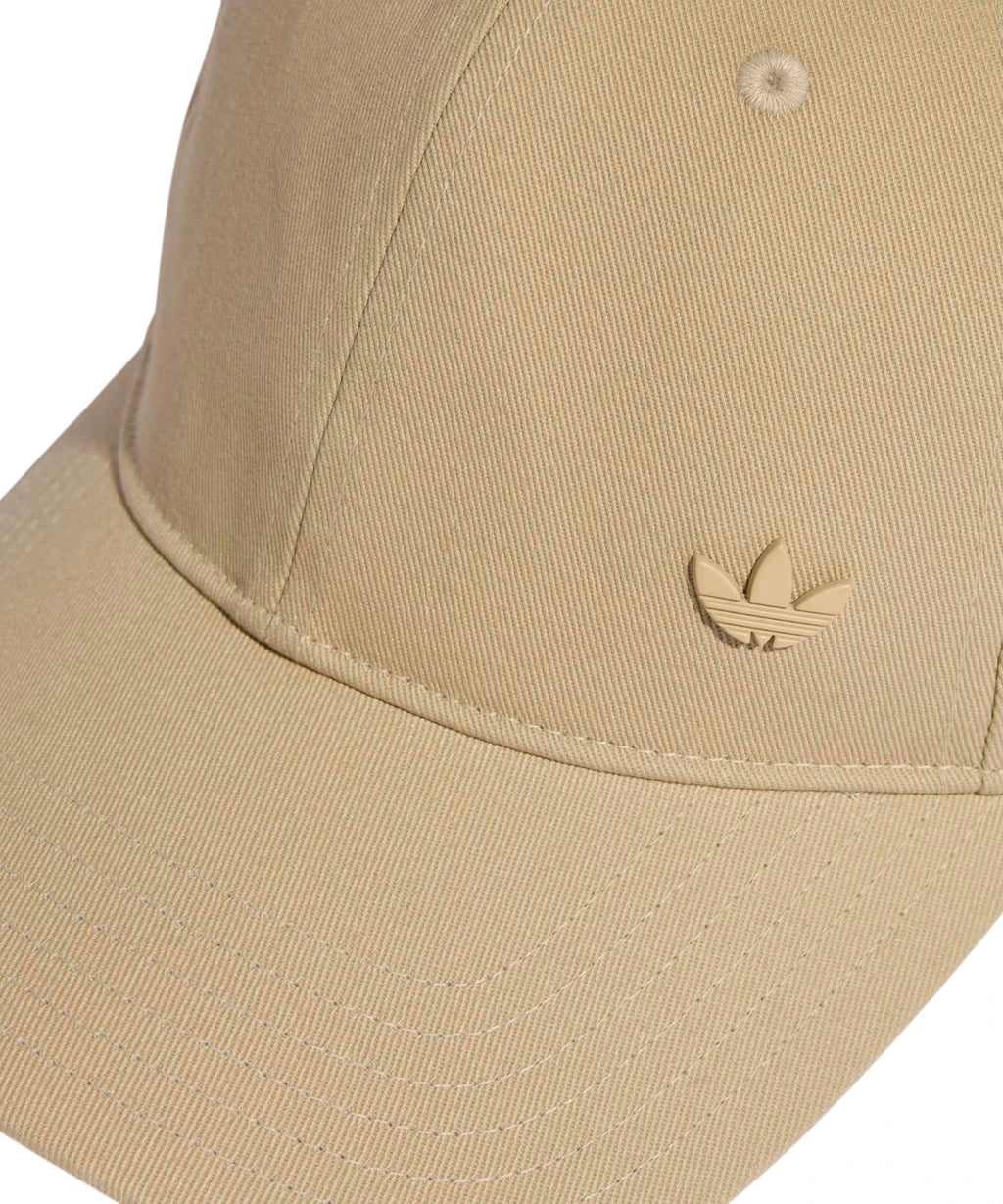 Casquette adidas en ton métal avec Trèfle