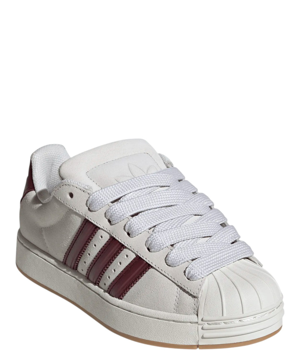 Baskets Adidas Superstar ST pour un style contemporain