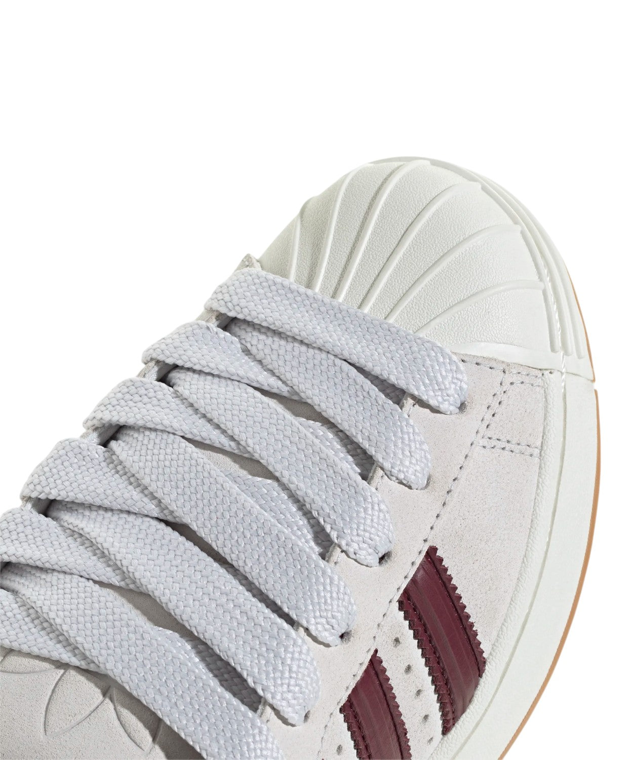 Baskets Adidas Superstar ST pour un style contemporain