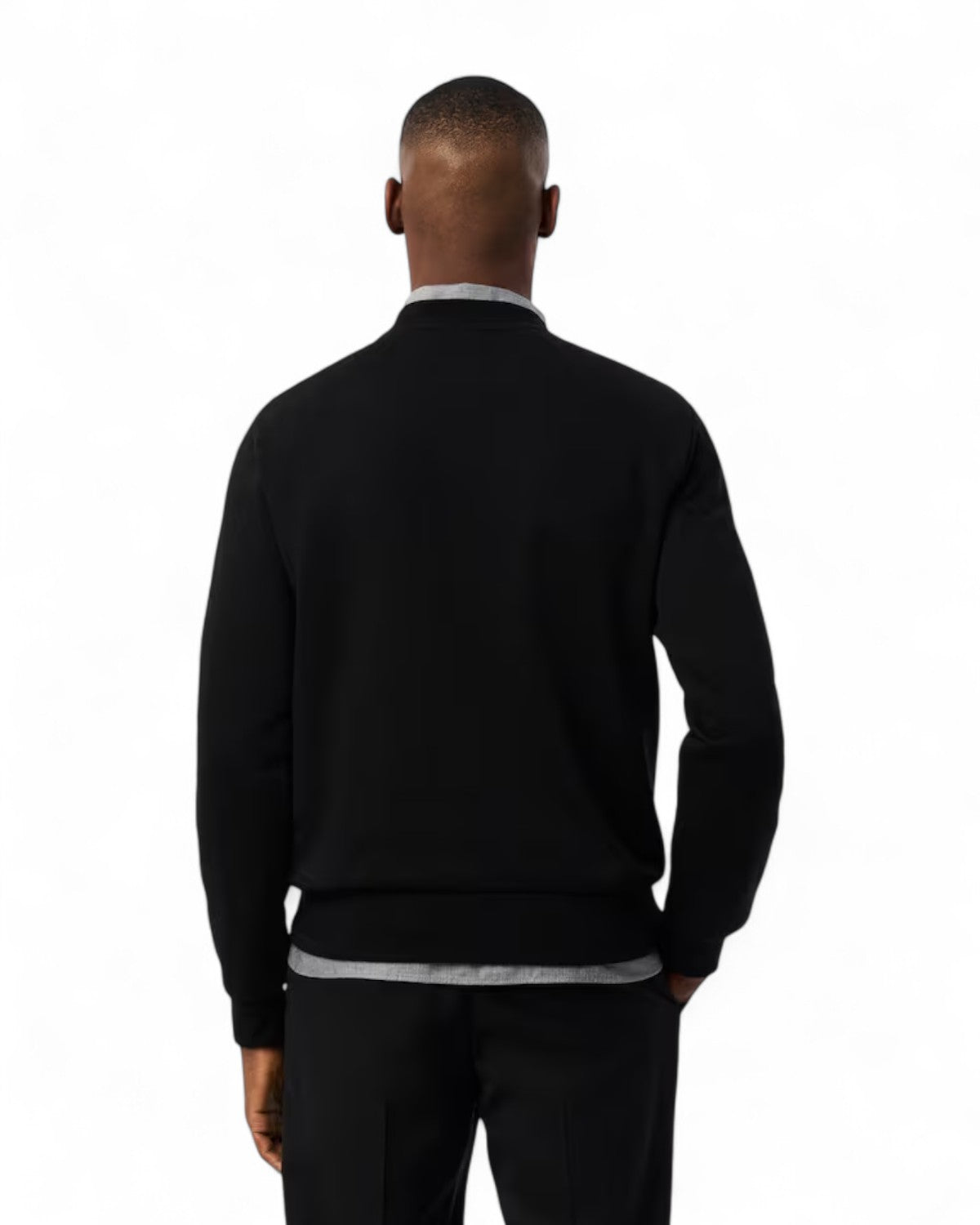 Vista posteriore della felpa girocollo in pile Lacoste nera, design minimal e vestibilità classica per outfit maschili.