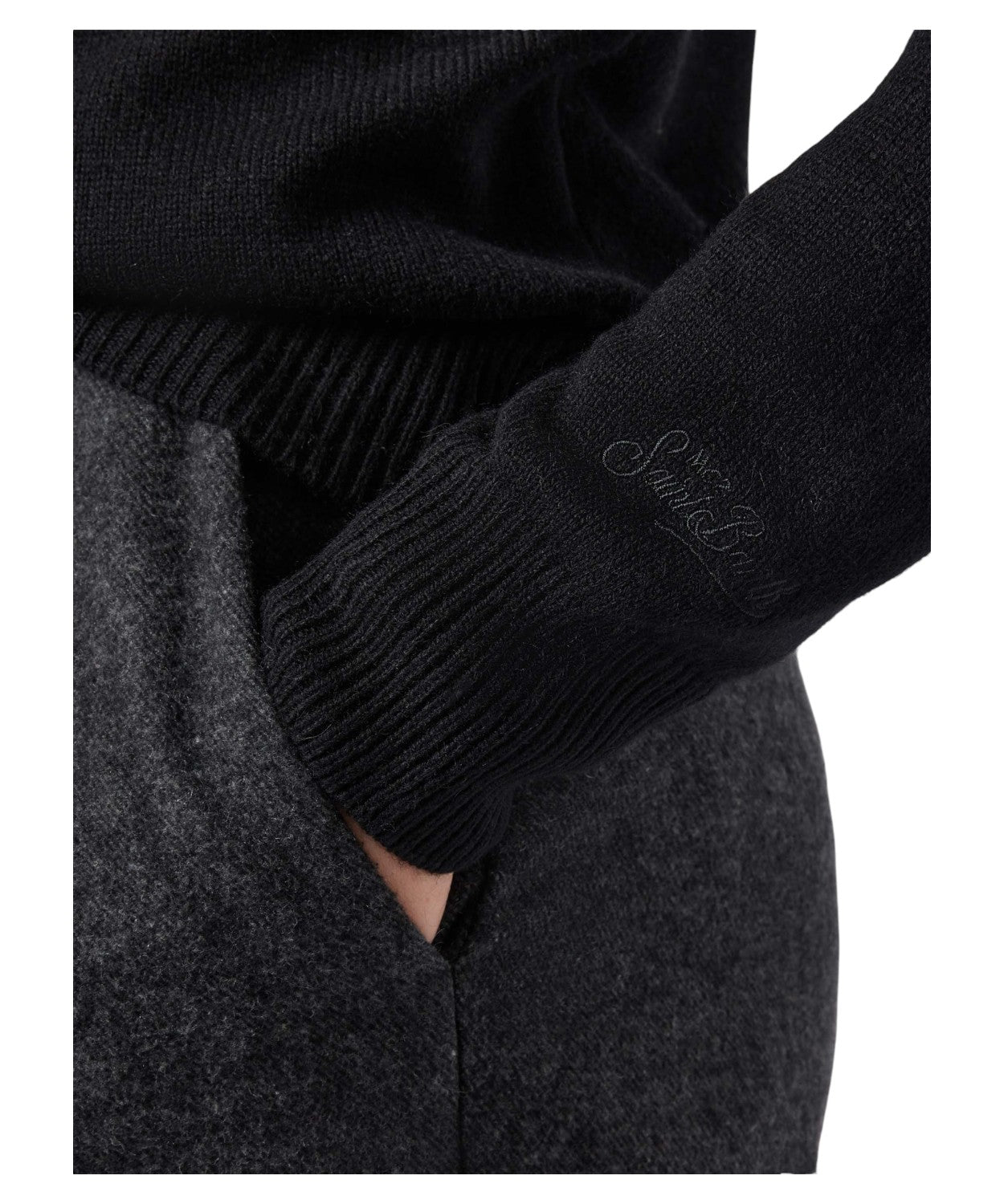 Maglione New Queen in misto cashmere nero con ricamo “Scelgo sempre quello sbagliato”-Mc2 Saint Barth-Maglieria-Vittorio Citro Boutique