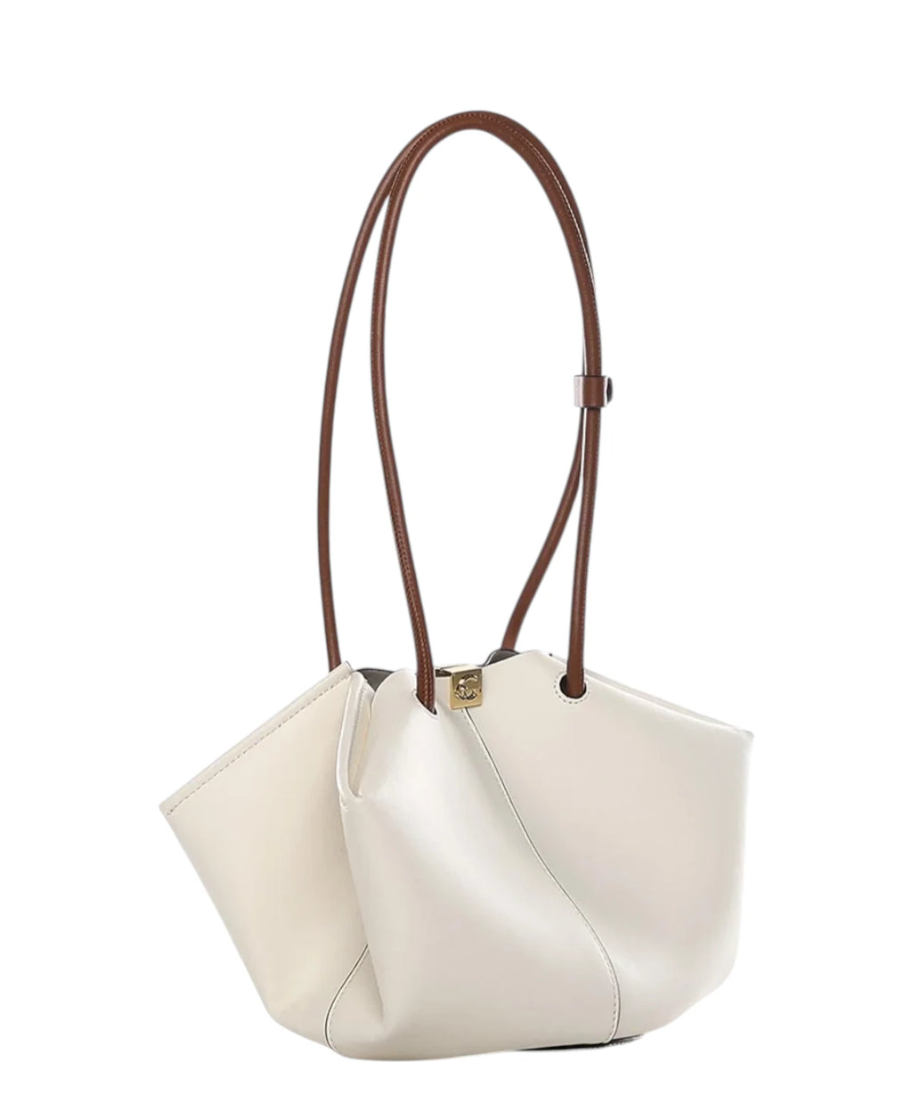 Sac Coccinelle Kamy en cuir avec fermeture magnétique