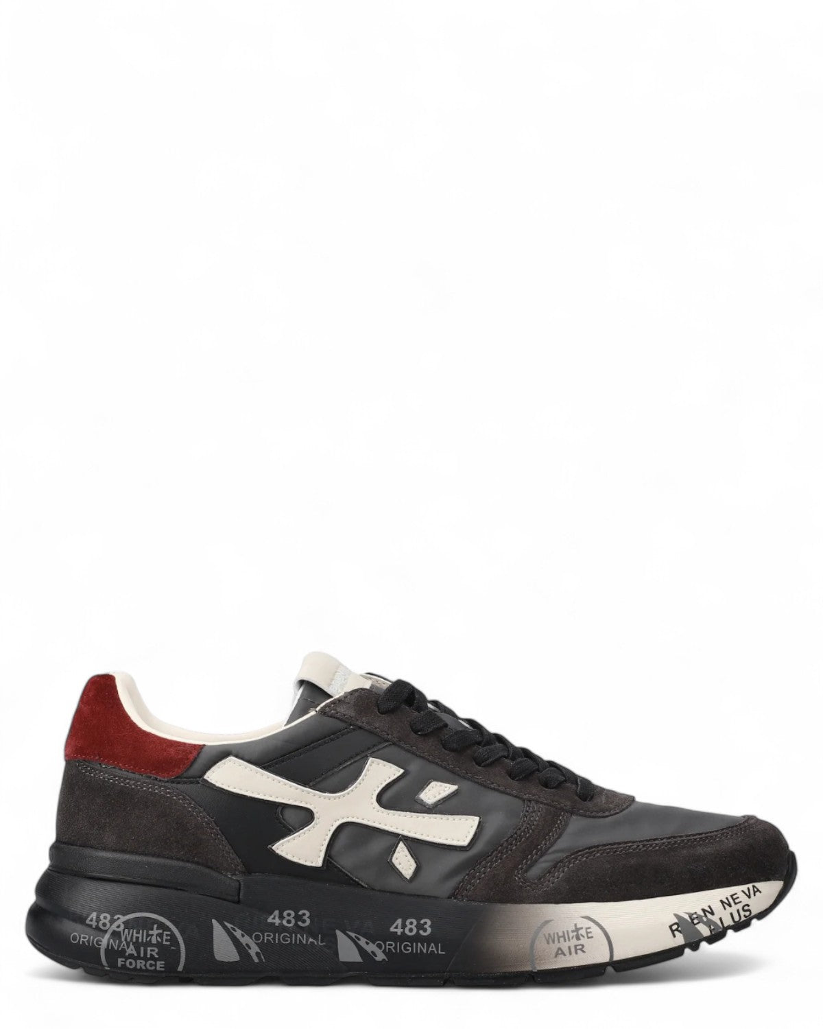 Sneakers Premiata Mick 7719 in pelle e suede nero con logo bianco e dettaglio rosso sul tallone. Comfort e stile per look invernali casual.