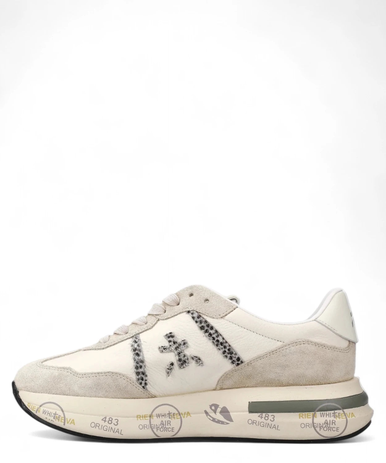 Sneakers Cassie 7682 Beige Premiata, profilo laterale sinistro con suola personalizzata e tomaia in pelle. Ideali per outfit casual chic.