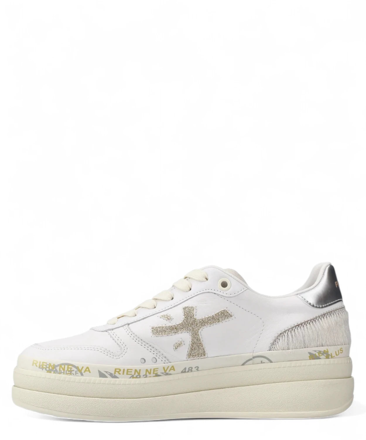 Sneakers Premiata Micol 7750 con platform e tallone argentato, design minimal e suola con grafiche distintive per un tocco fashion.