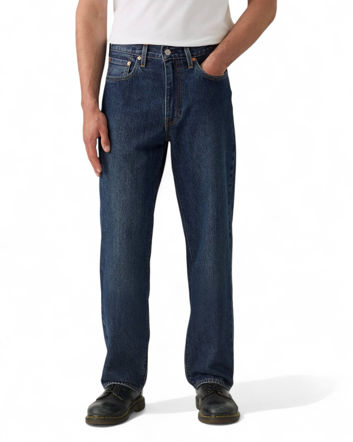 Dettaglio frontale dei Jeans Levi's 568™ Loose Straight uomo, denim blu scuro, gamba dritta e fit comodo, perfetti per l'inverno.