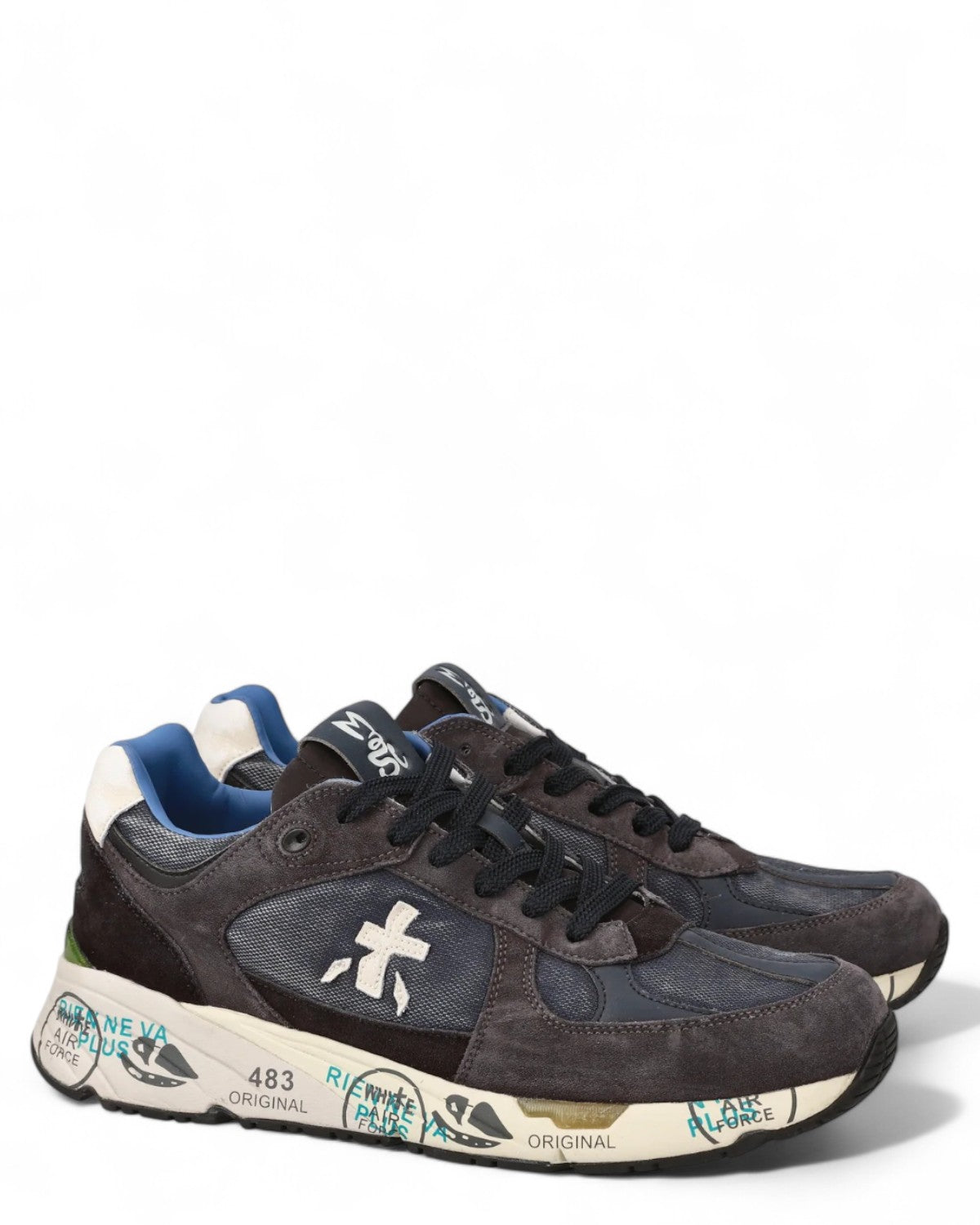 Sneakers Premiata Mase 7819 FW26 in tonalità scure, doppia vista laterale per evidenziare dettagli artigianali e design moderno.
