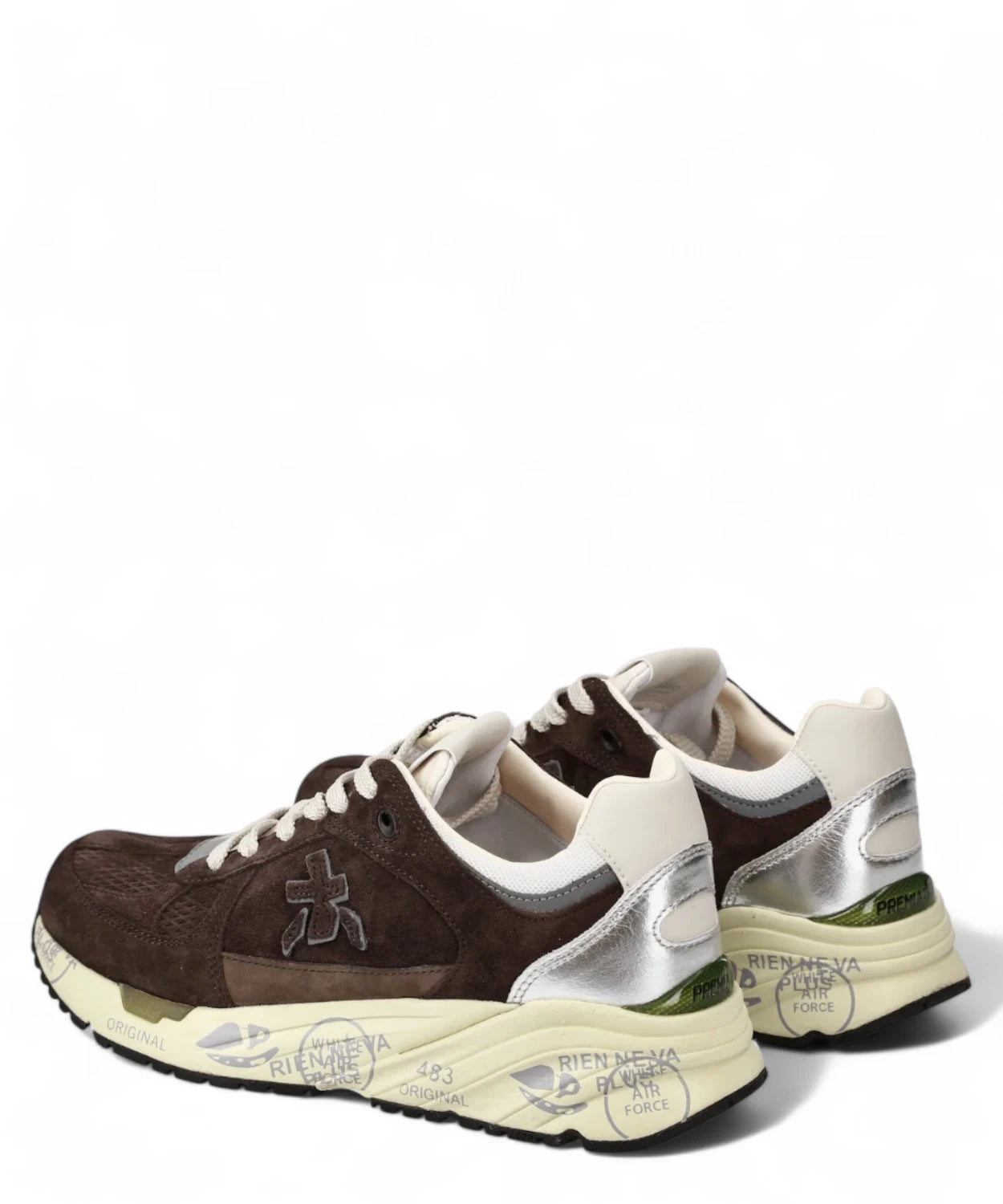 Dettaglio posteriore delle sneakers Premiata Mased 7895 con inserti metallici argento e suola beige, ideali per look invernali.