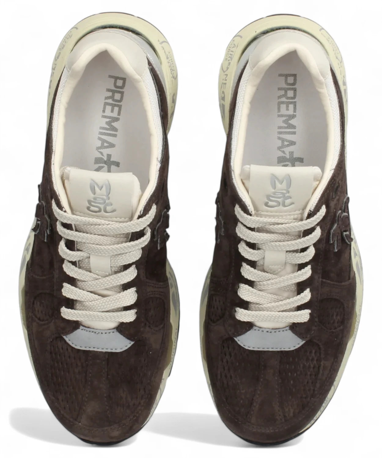 Vista dall’alto delle sneakers Premiata Mased 7895 con tomaia marrone e lacci bianchi, comfort e stile per ogni giorno.