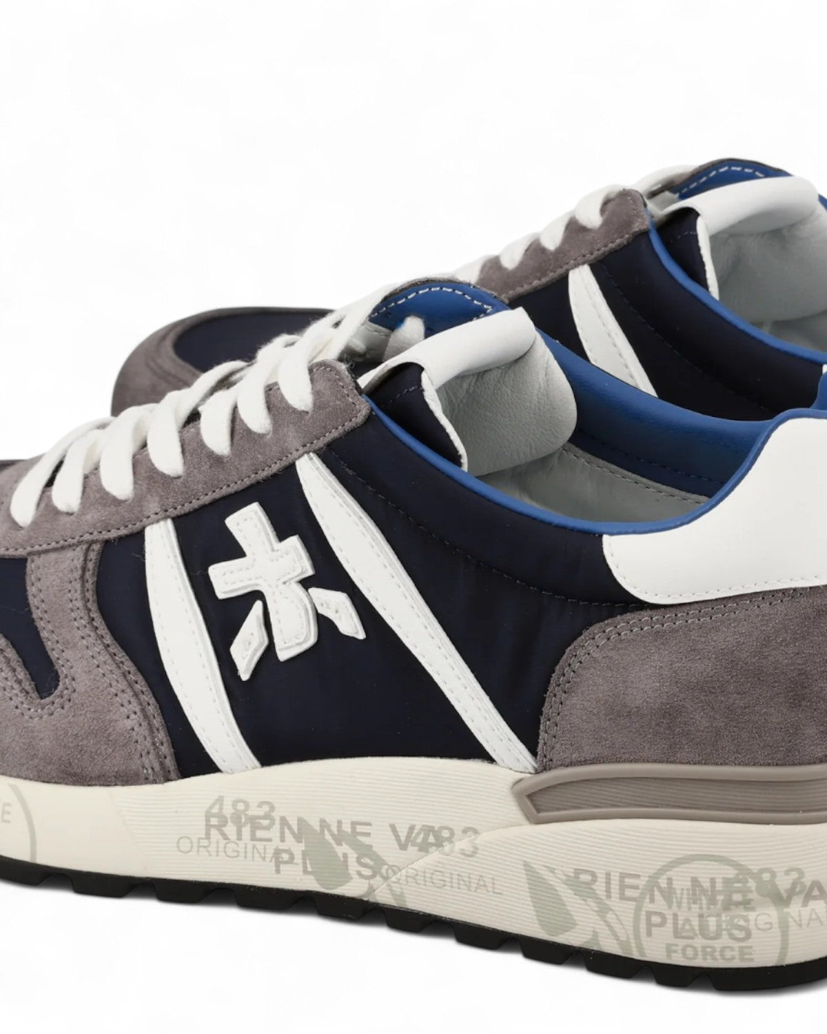 Dettaglio laterale delle Sneakers Lander 7203, logo in rilievo e materiali premium, ideali per chi cerca stile e comfort quotidiano.