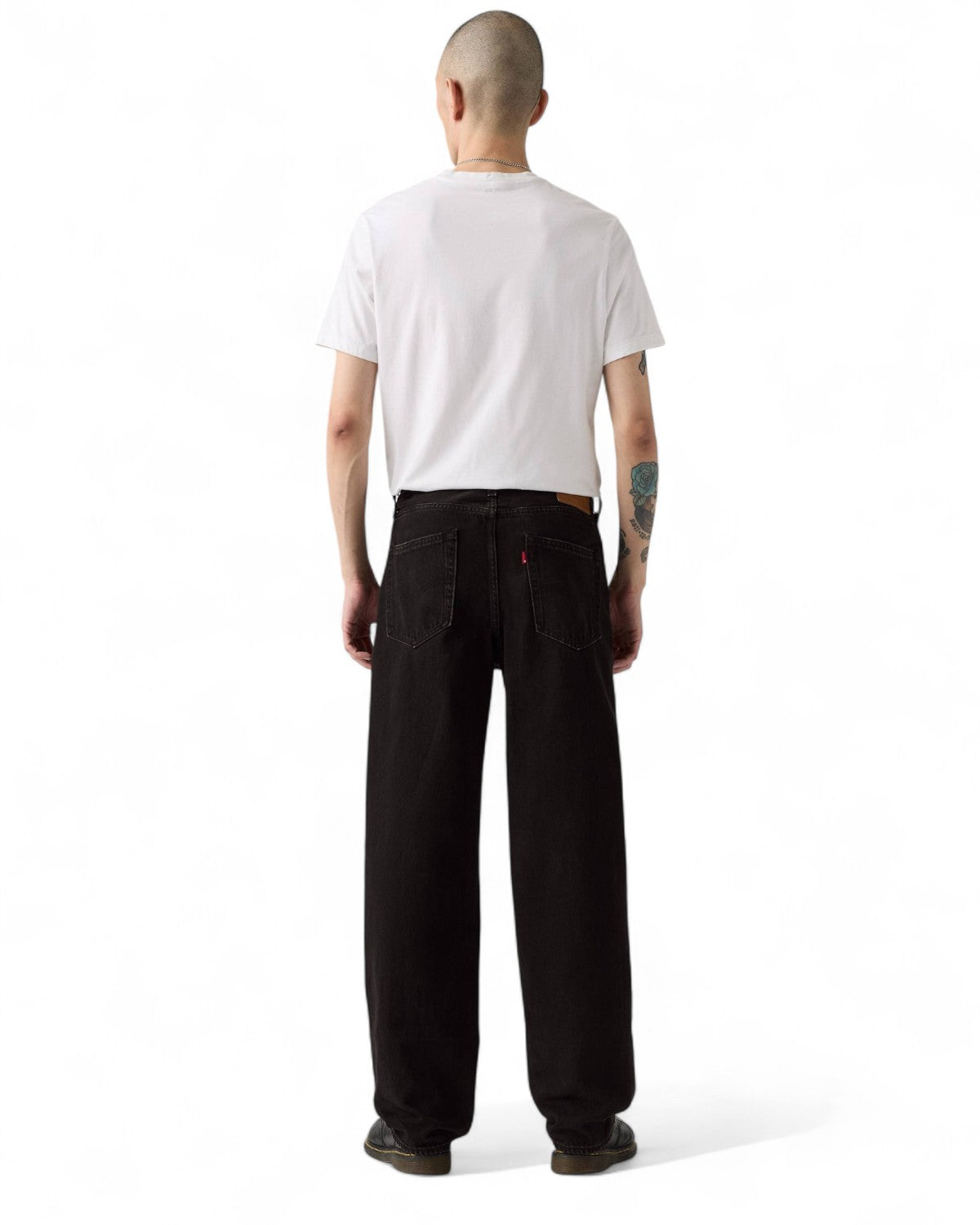 Retro dei Jeans Loose Straight Levi's 568 neri, taglio dritto e ampio, ideale per un outfit casual ispirato agli anni '90.