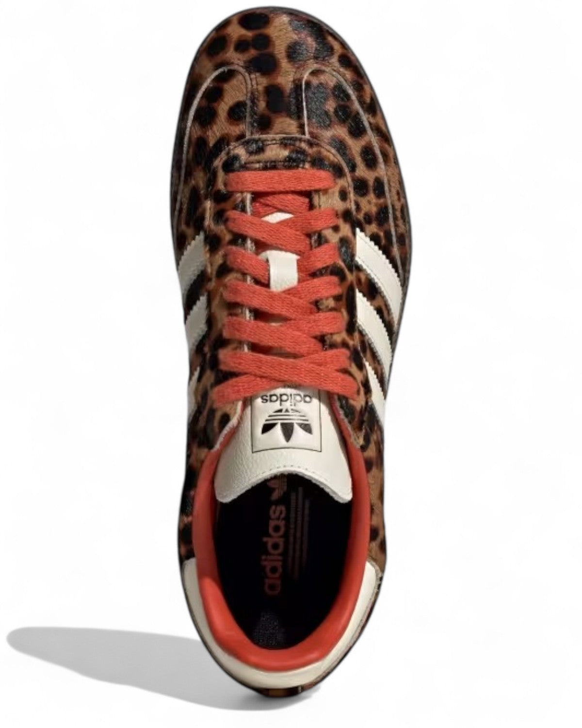 Vista dall’alto delle Adidas Samba OG Animalier con lacci rossi e fodera interna arancione, sneakers iconiche per donna FW26.