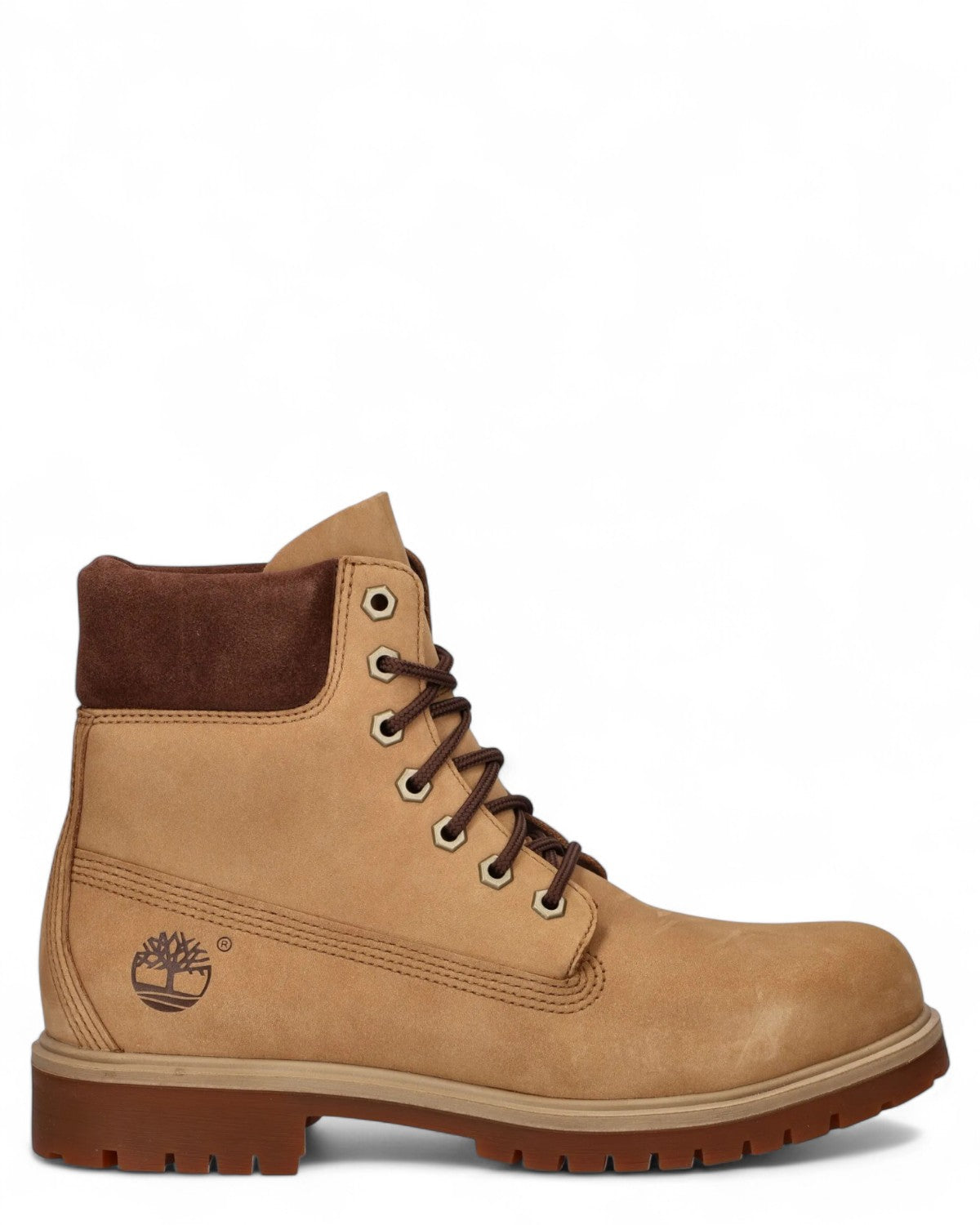 Stivali Timberland Nabuk Impermeabili 6 Inch da uomo in nabuk marrone medio, profilo laterale con suola robusta e logo impresso sul tallone.