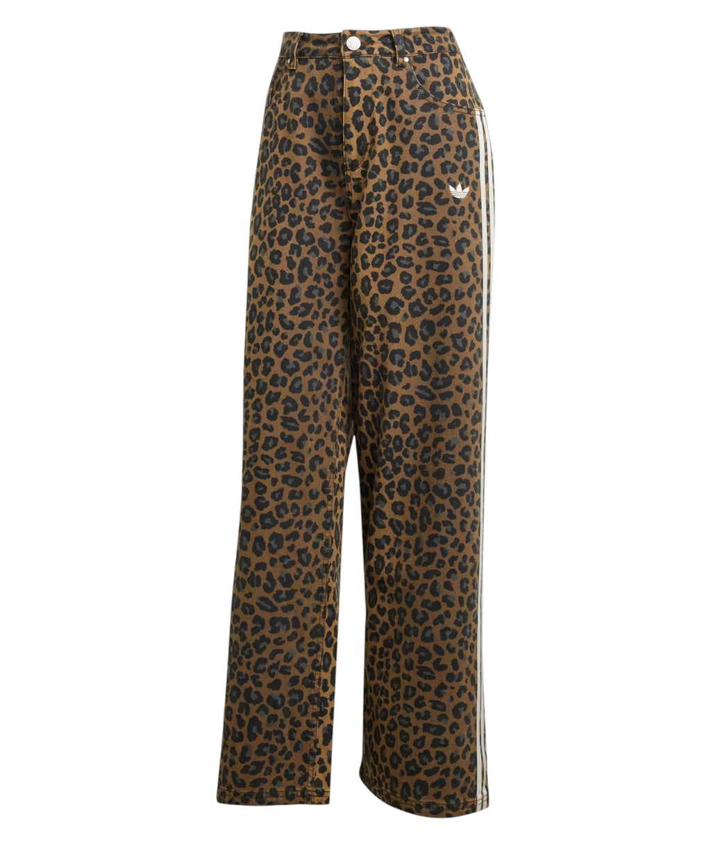 Adidas Originals Pantalon en denim coupe ample imprimé léopard