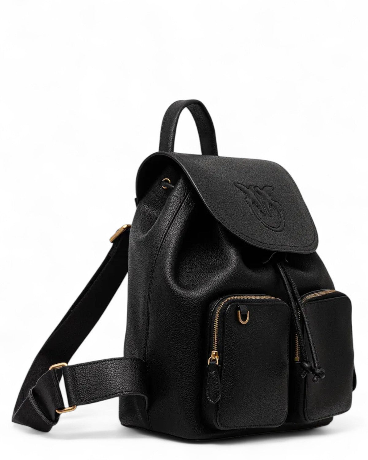 Zaino Carrie in Pelle Bottalata Pinko nero, vista laterale con spallacci regolabili e dettagli in metallo dorato per un look elegante e funzionale.