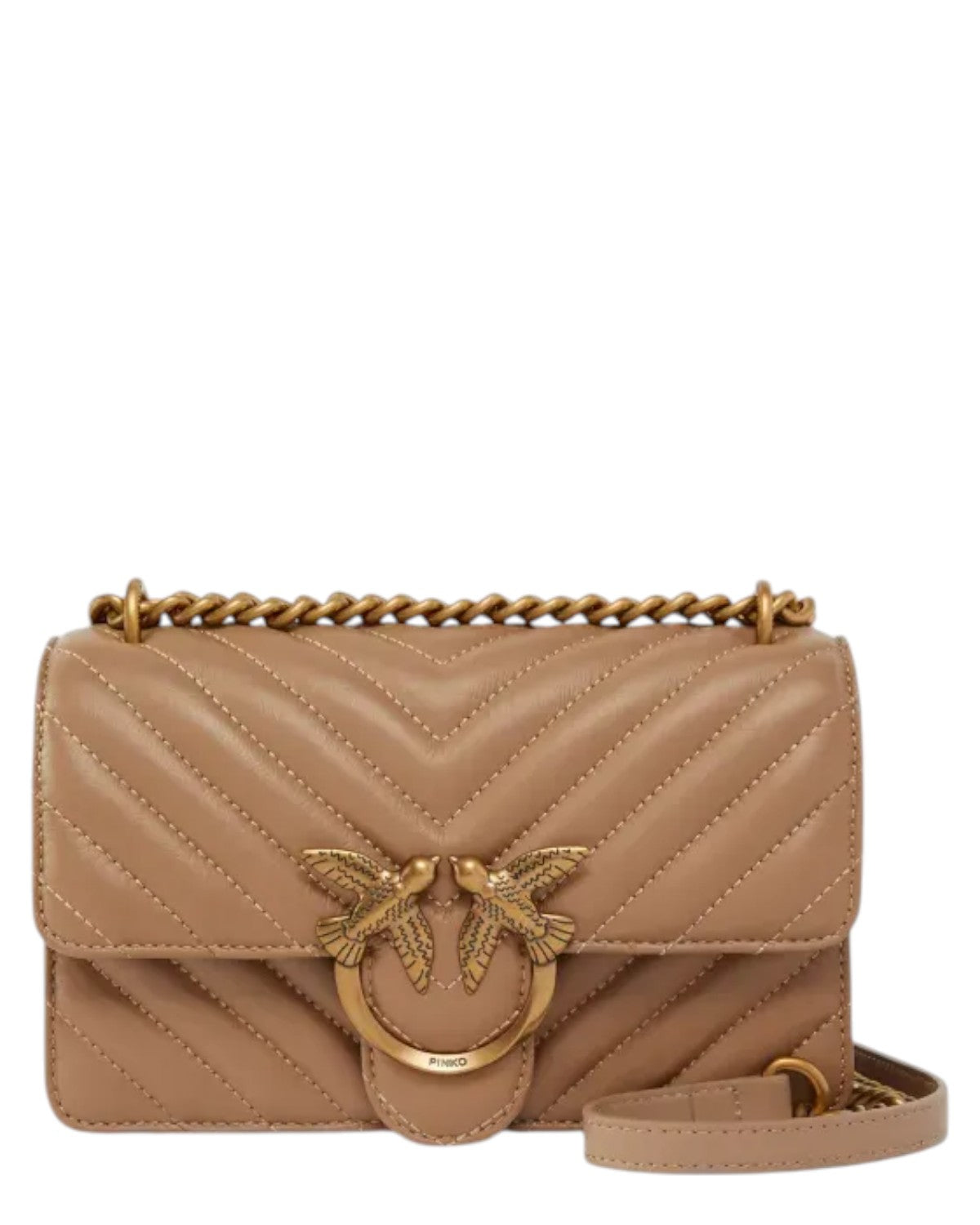 Mini Love Bag Chevron in nappa trapuntata beige con chiusura Love Birds Diamond Cut e tracolla a catena dorata, perfetta per look invernali eleganti.