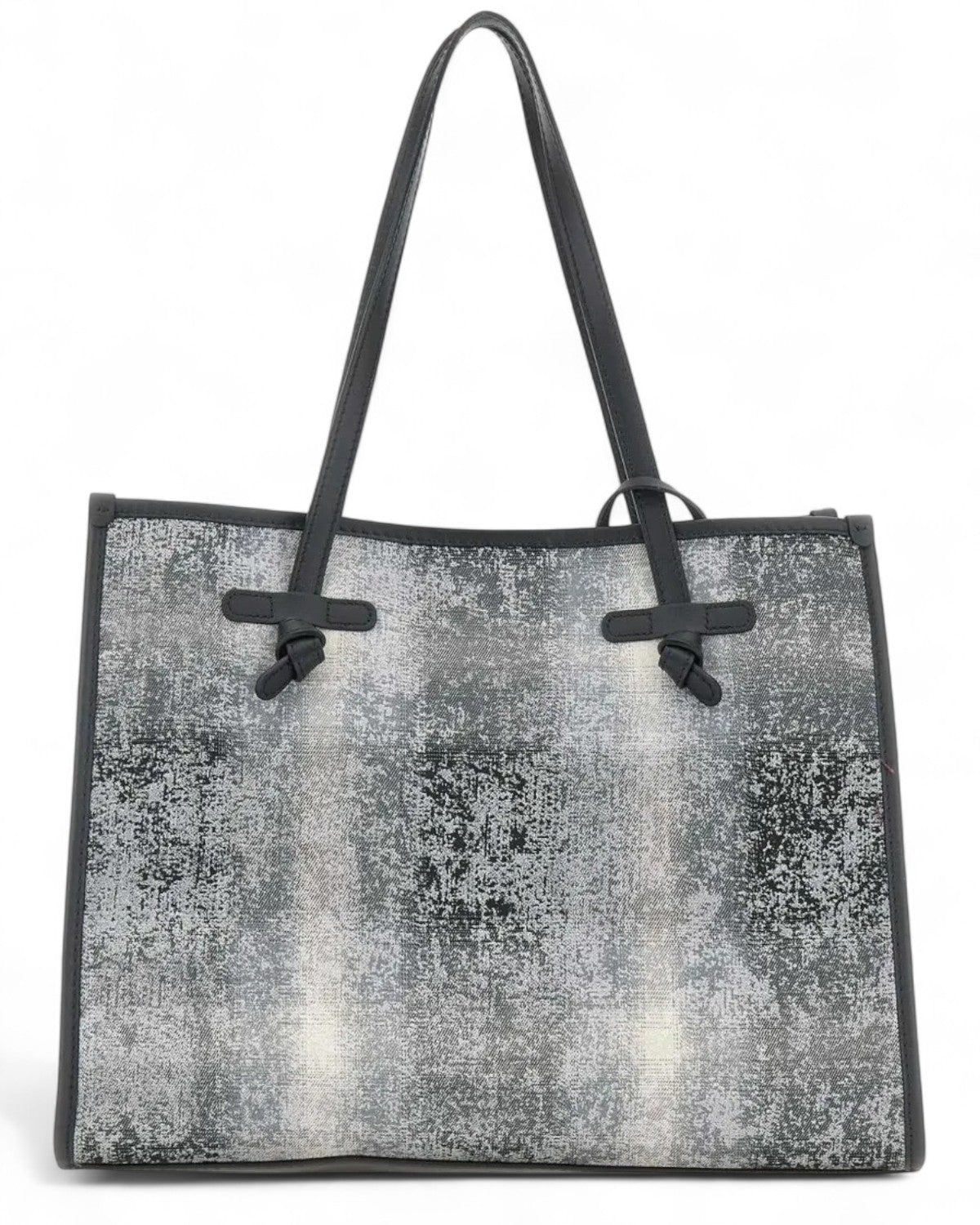 Borsa tote bianco e nero Marcella Gianni Chiarini con manici lunghi e design effetto sfumato, perfetta per look eleganti invernali.