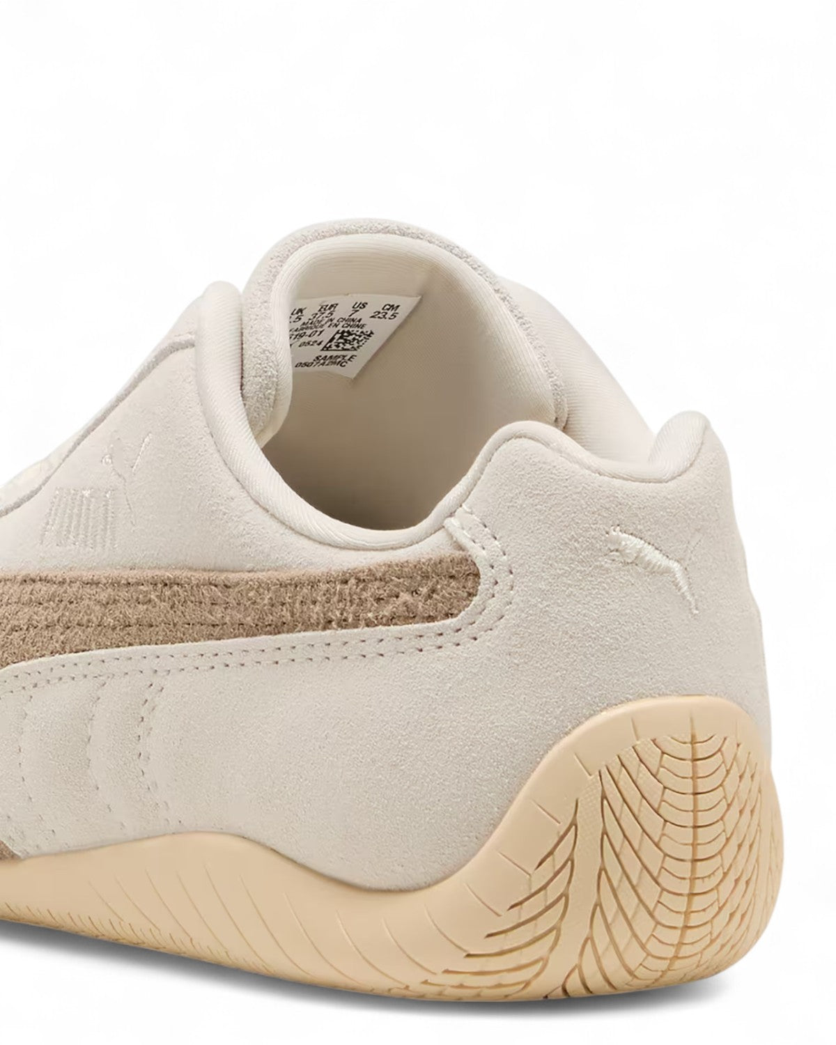 Dettaglio posteriore delle Puma Speedcat Suede panna, con suola antiscivolo e finiture in suede, ideali per l'inverno.