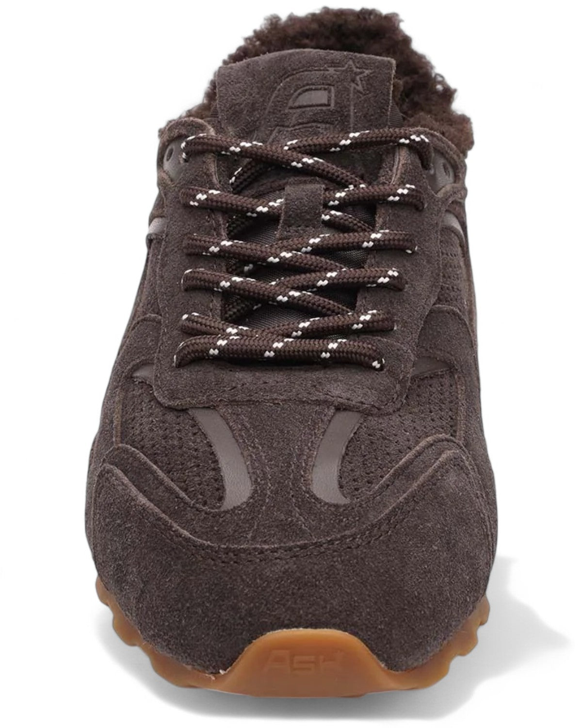 Vista frontale delle sneakers Kasar in pelle scamosciata marrone con lacci sportivi e fodera in eco-pelliccia, perfette per la stagione fredda.