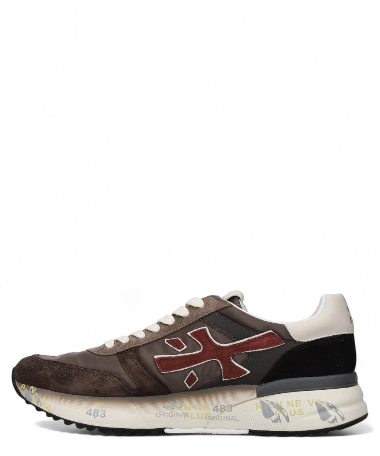 Sneakers uomo marrone Premiata MICK 7714, lato destro con logo rosso e suola bianca stampata, stile casual luxury italiano.