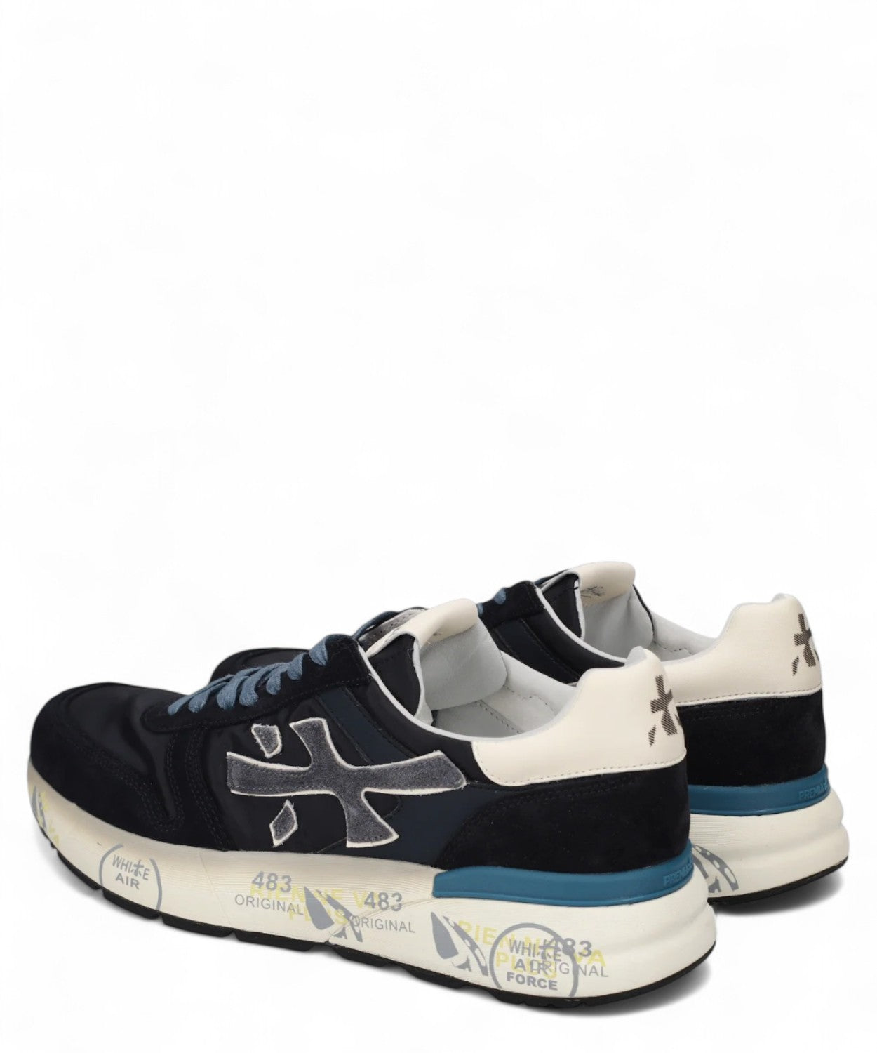 Retro sneakers Premiata MICK 7716 uomo blu con tallone bianco e suola decorata, perfette per outfit invernali eleganti e sportivi.