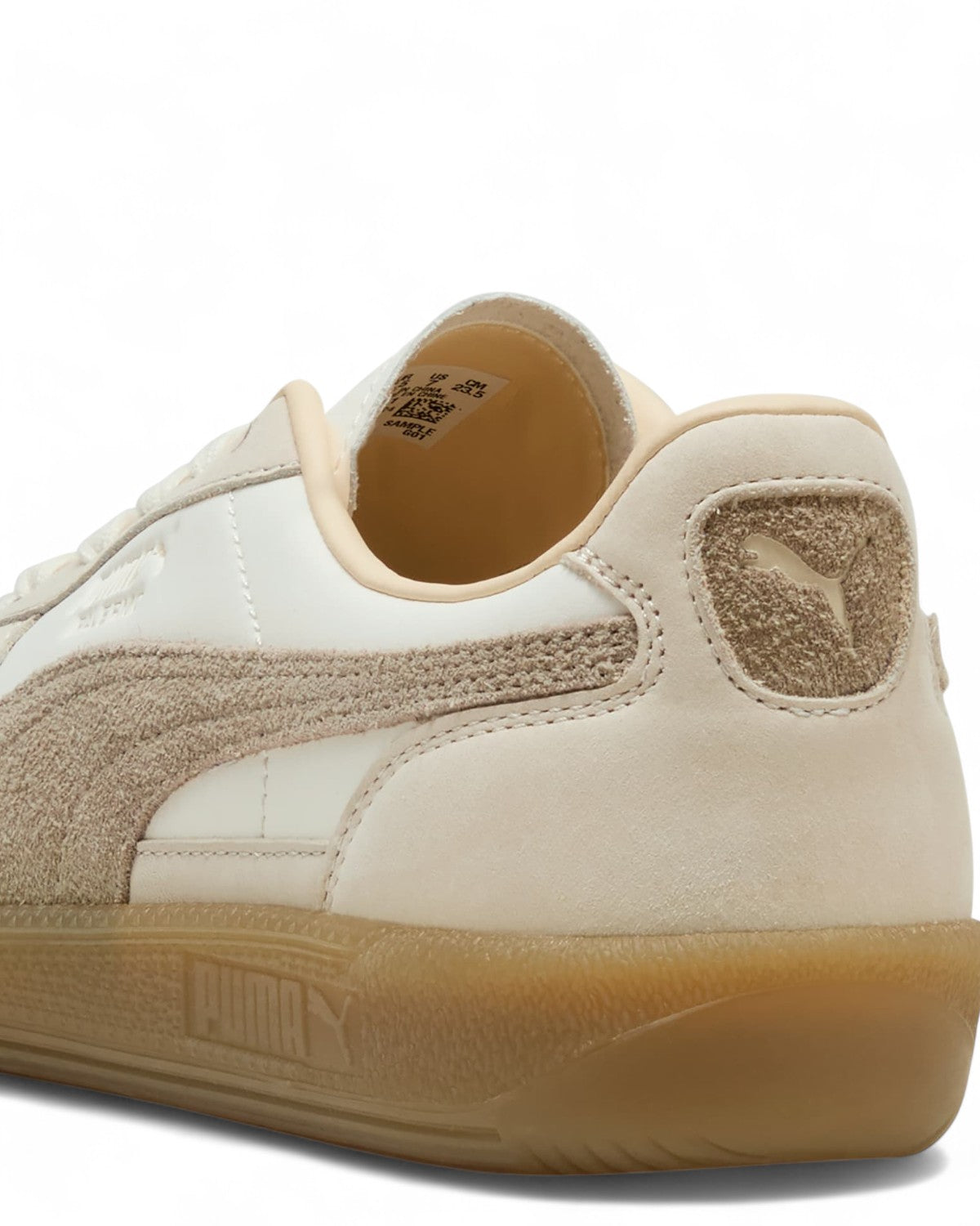 Dettaglio del tallone delle Puma Palermo Elevated donna, logo Puma su patch in suede e finiture tono su tono.