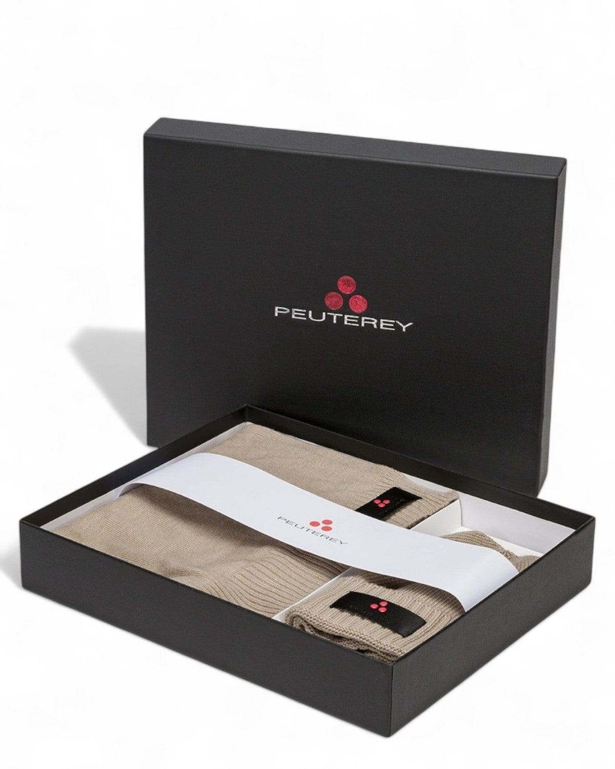 Kit sciarpa e berretto Peuterey in cashmere beige con logo Trilogy, confezionato in elegante scatola regalo nera. Accessori invernali di lusso.