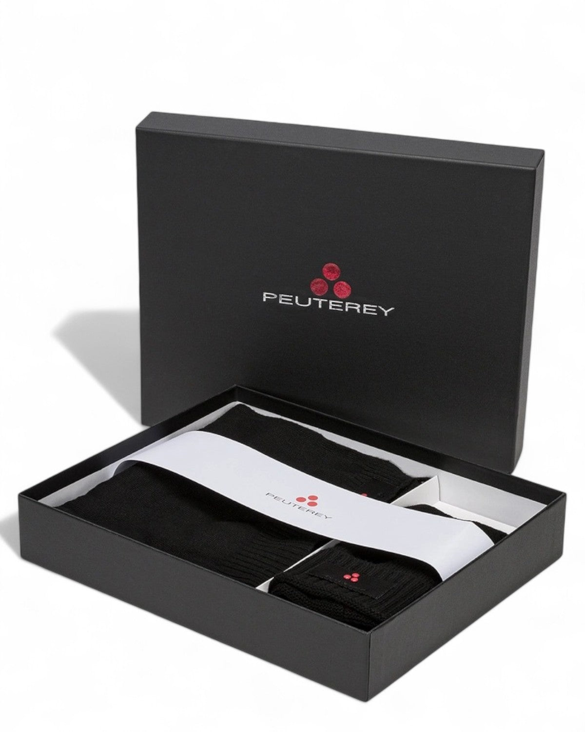 Kit Sciarpa Berretto Cashmere Peuterey in confezione regalo nera con logo, perfetto per un dono elegante e invernale da uomo.