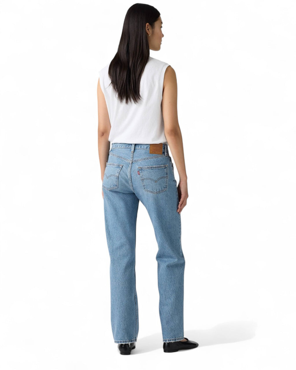 Retro dei Jeans Levi’s 501 anni ’90 da donna, tasche posteriori iconiche e patch in pelle, stile vintage autentico FW26.