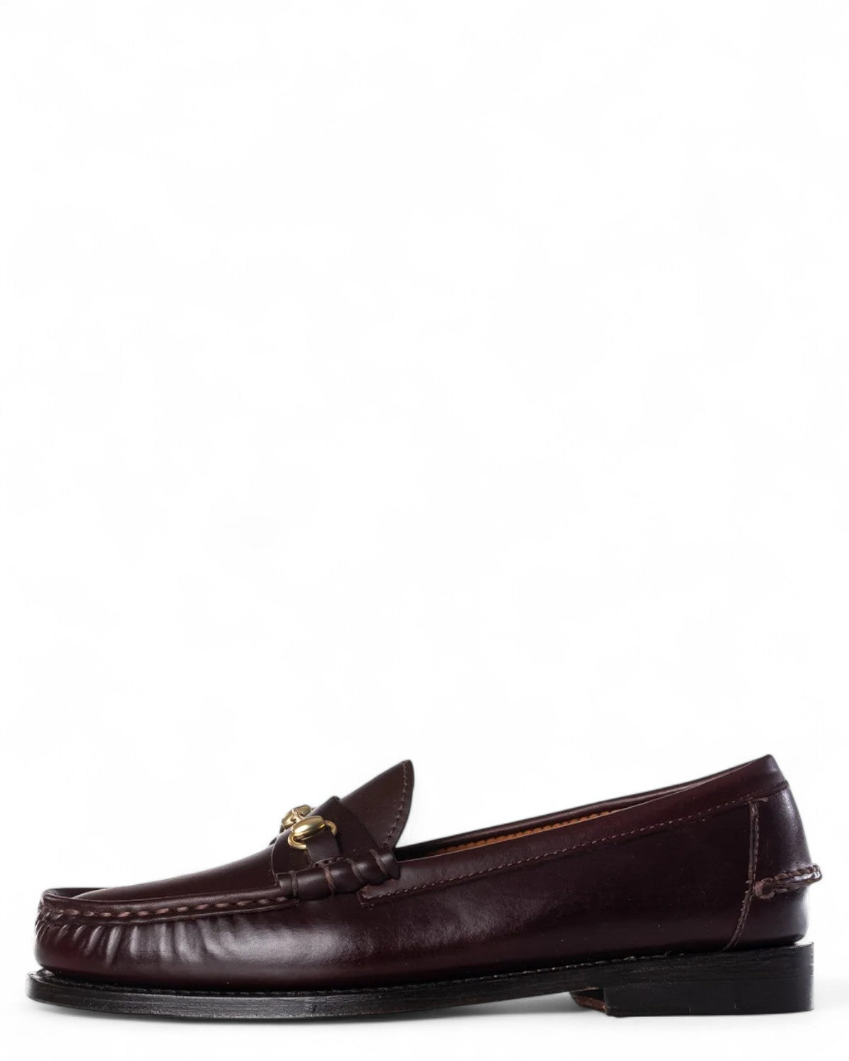 Profilo laterale del mocassino donna Joe Modena Citysides in pelle bordeaux, elegante e artigianale, ideale per look invernali raffinati.