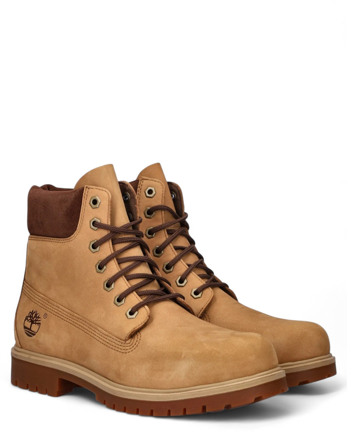 Coppia di stivali Timberland Nabuk Impermeabili 6 Inch, design iconico per l'inverno con tomaia resistente e suola antiscivolo.