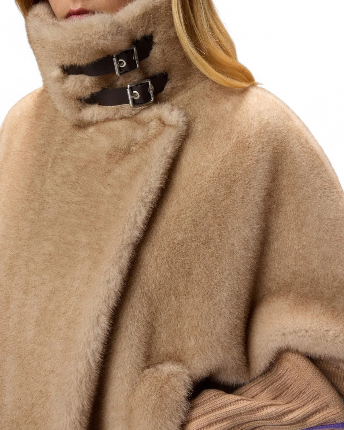 Simil Pelliccia con Collo Alto e Fibbie-Pinko-Pellicce e shearling-Vittorio Citro Boutique