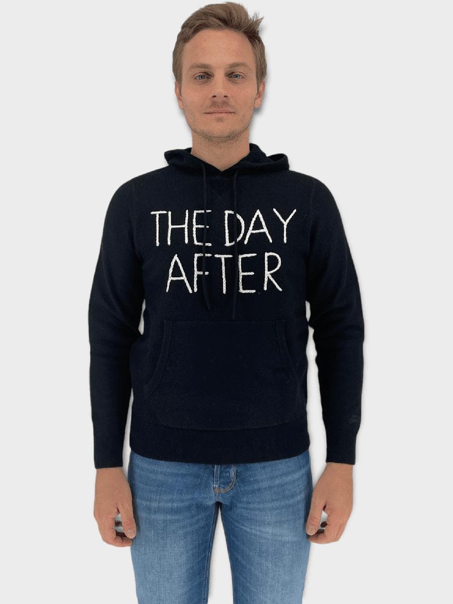Maglione con cappuccio e ricamo the day after 1