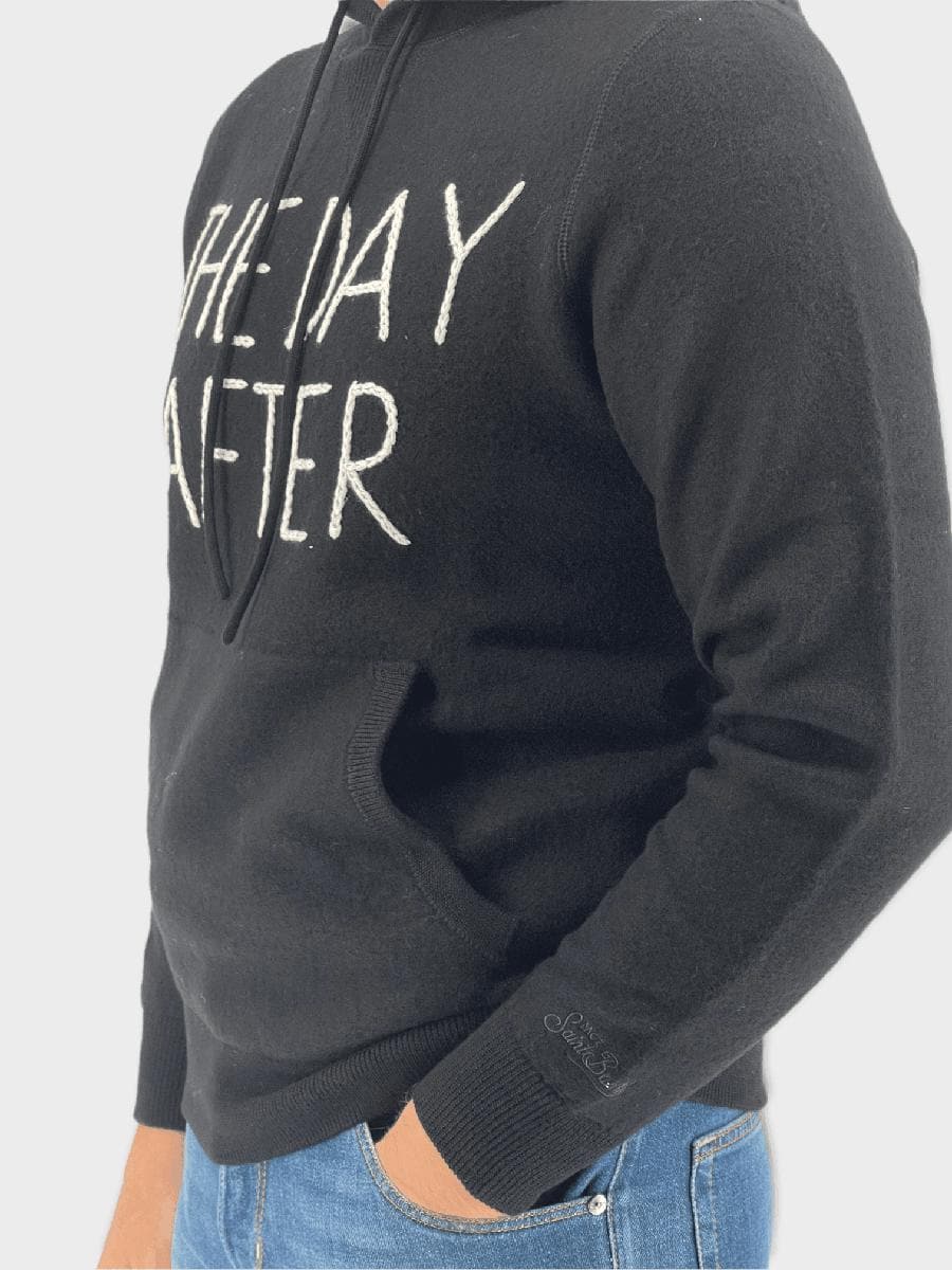 Maglione con cappuccio e ricamo the day after 3
