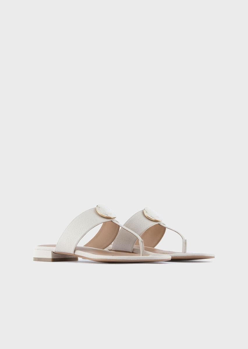 EMPORIO ARMANI - Sandali infradito in pelle con medaglia logata - Vittorio Citro Boutique